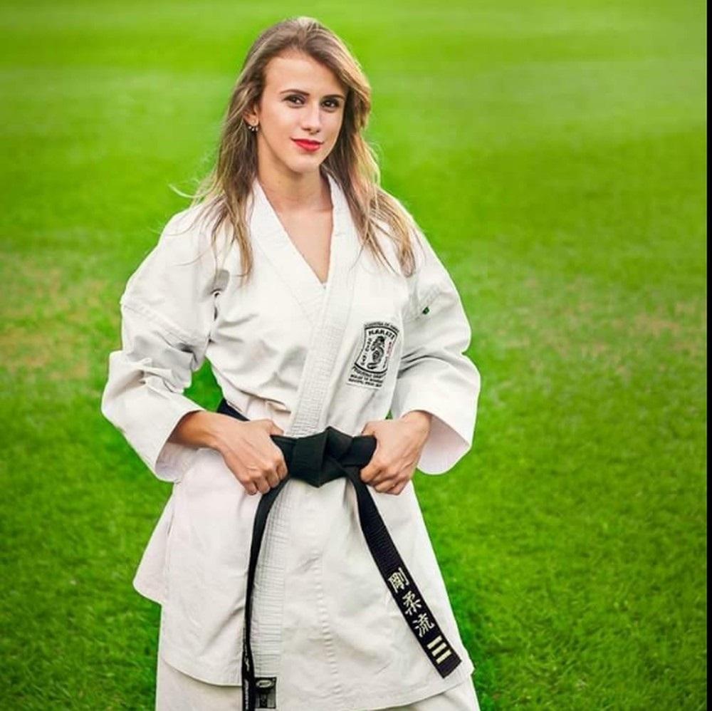 Tatame improvisado em área de casa foi escape para não deixar de treinar, diz sensei Bruna Vilela Tatame improvisado em área de casa foi escape para não deixar de treinar, diz sensei Bruna Vilela