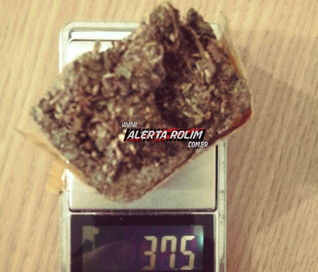Rolim de Moura – Suspeito é preso em flagrante pela PM ao tentar arremessar droga e celular para dentro do Sistema Prisional Semiaberto Rolim de Moura – Suspeito é preso em flagrante pela PM ao tentar arremessar droga e celular para dentro do Sistema Prisional Semiaberto