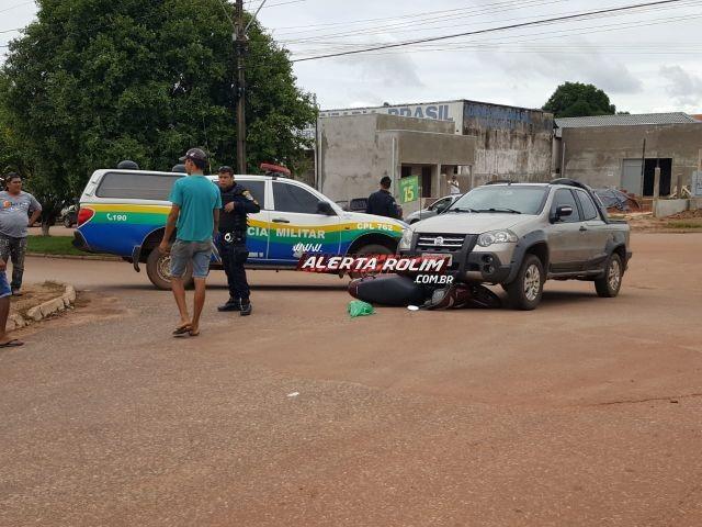 Rolim de Moura – Mulher é socorrida pelo Resgate após ser atingida por carro no cruzamento das Avenidas Norte Sul e São Paulo Rolim de Moura – Mulher é socorrida pelo Resgate após ser atingida por carro no cruzamento das Avenidas Norte Sul e São Paulo