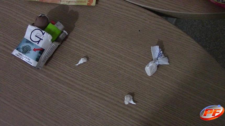 Boca de fumo próximo a colégio de Rolim de Moura é fechada, casal é preso durante operação Boca de fumo próximo a colégio de Rolim de Moura é fechada, casal é preso durante operação