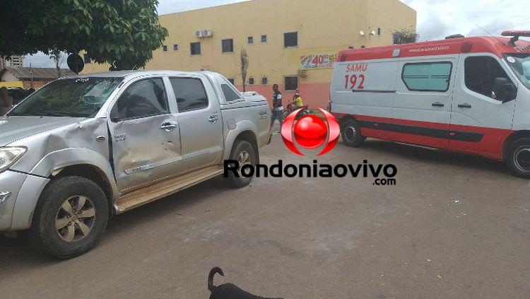 INVADIU: Casal fica ferido após acidente envolvendo moto e caminhonete INVADIU: Casal fica ferido após acidente envolvendo moto e caminhonete