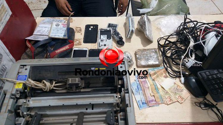 CASAL PRESO: PM fecha boca de fumo, recupera moto e celulares que iam ser levados à presídio CASAL PRESO: PM fecha boca de fumo, recupera moto e celulares que iam ser levados à presídio