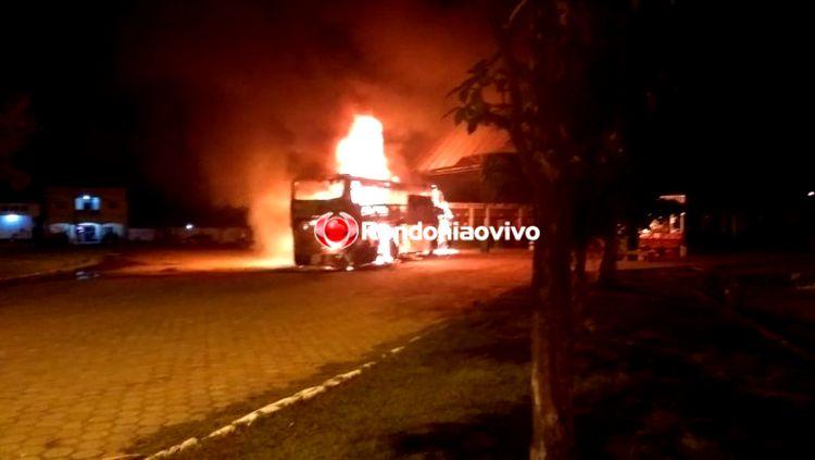 ROTINA: Mais um ônibus da Eucatur pega fogo durante viagem na BR-364 ROTINA: Mais um ônibus da Eucatur pega fogo durante viagem na BR-364
