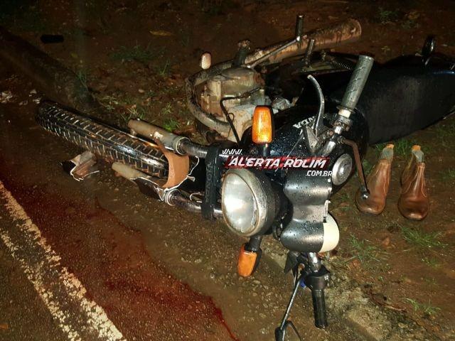 Rolim de Moura – Motociclista fica gravemente ferido após se chocar contra carro estacionado no Bairro São Cristóvão Rolim de Moura – Motociclista fica gravemente ferido após se chocar contra carro estacionado no Bairro São Cristóvão