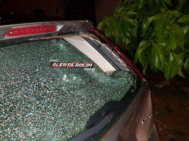Rolim de Moura – Motociclista fica gravemente ferido após se chocar contra carro estacionado no Bairro São Cristóvão Rolim de Moura – Motociclista fica gravemente ferido após se chocar contra carro estacionado no Bairro São Cristóvão