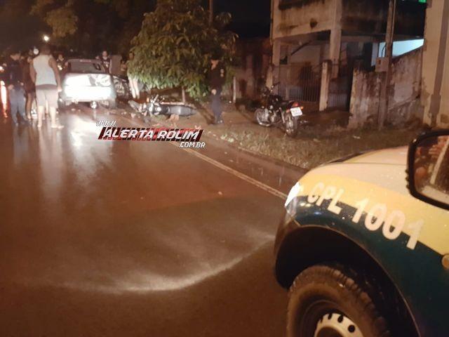 Rolim de Moura – Motociclista fica gravemente ferido após se chocar contra carro estacionado no Bairro São Cristóvão Rolim de Moura – Motociclista fica gravemente ferido após se chocar contra carro estacionado no Bairro São Cristóvão