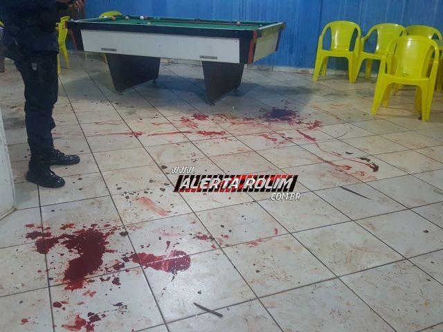Rolim de Moura – Durante tentativa de roubo, vítimas reagem e entram em luta corporal com criminoso e o imobiliza até a chegada da PM Rolim de Moura – Durante tentativa de roubo, vítimas reagem e entram em luta corporal com criminoso e o imobiliza até a chegada da PM