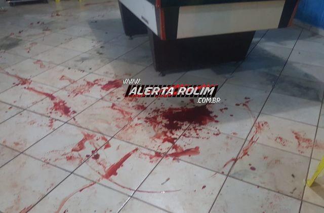 Rolim de Moura – Durante tentativa de roubo, vítimas reagem e entram em luta corporal com criminoso e o imobiliza até a chegada da PM Rolim de Moura – Durante tentativa de roubo, vítimas reagem e entram em luta corporal com criminoso e o imobiliza até a chegada da PM