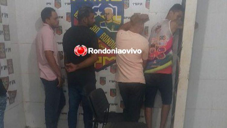 Quadrilha é presa com submetralhadora dentro de automóvel Quadrilha é presa com submetralhadora dentro de automóvel