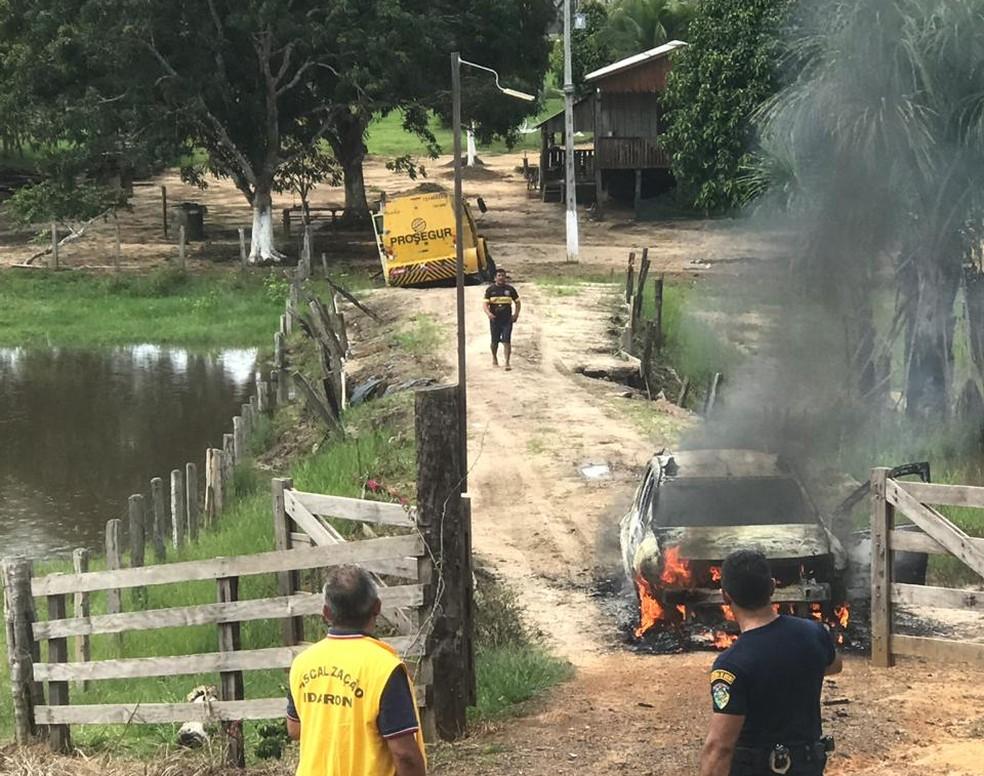 Assalto a carro-forte na BR-319 entre RO e AM tem troca de tiros e deixa 2 feridos