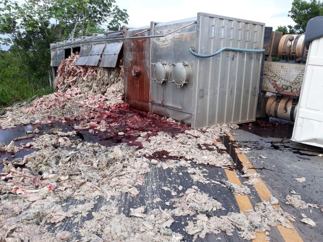 URGENTE – Acidente fatal deixa uma pessoa morta na BR-364, próximo ao trevo do Distrito de Estrela de Rondônia URGENTE – Acidente fatal deixa uma pessoa morta na BR-364, próximo ao trevo do Distrito de Estrela de Rondônia