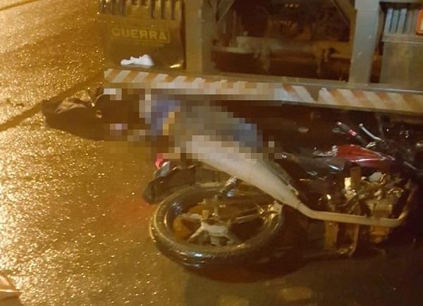FATAL: Motociclista morre após colidir na traseira de caminhão parado na BR-364