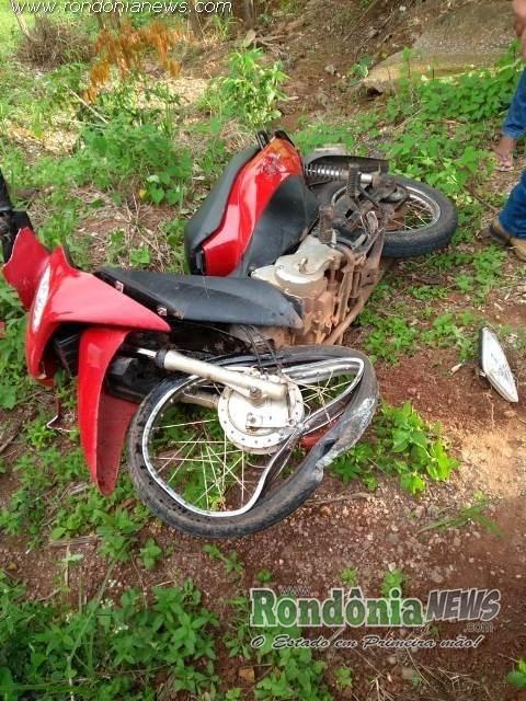 Santa Luzia – Mulher fica ferida ao perder o controle da motoneta na RO 383 Santa Luzia – Mulher fica ferida ao perder o controle da motoneta na RO 383