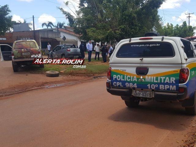 Rolim de Moura – Colisão entre dois carros é registrada na Avenida Norte Sul Rolim de Moura – Colisão entre dois carros é registrada na Avenida Norte Sul