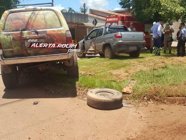 Rolim de Moura – Colisão entre dois carros é registrada na Avenida Norte Sul Rolim de Moura – Colisão entre dois carros é registrada na Avenida Norte Sul