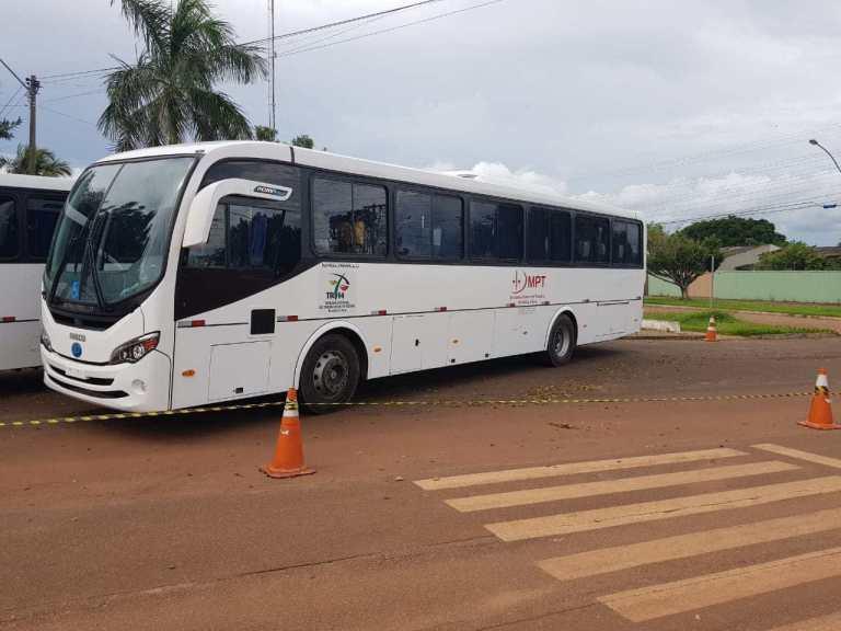 Rolim de Moura recebe dois veículos de transporte coletivo da Justiça do Trabalho, fruto de acordo em ACP
