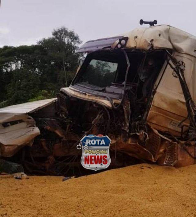 Motorista tem perna amputada após colidir contra carreta na BR-364 entre Vilhena e Pimenta Bueno