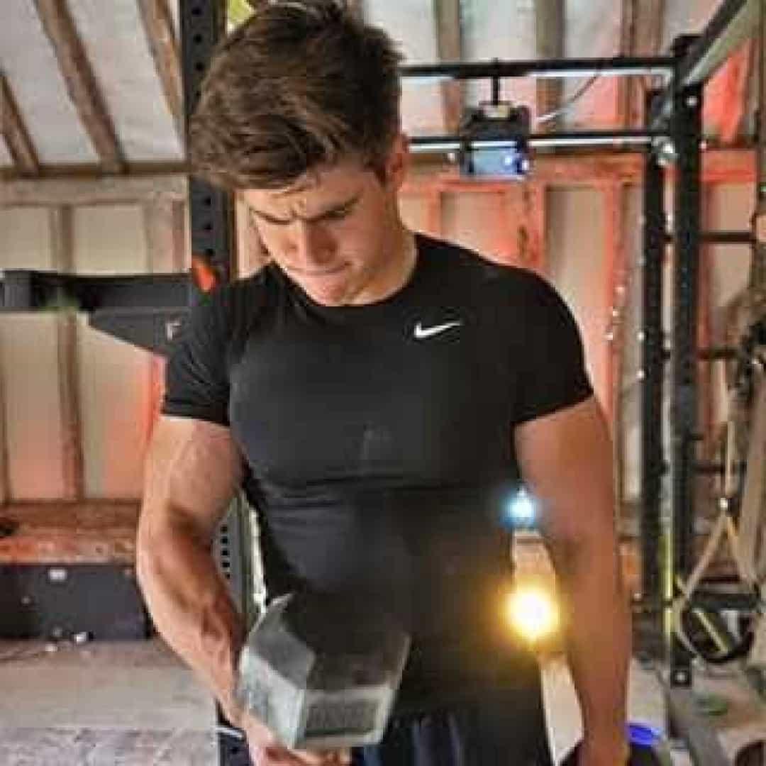 Conheça o primo dos príncipes William e Harry, que está bombando na web