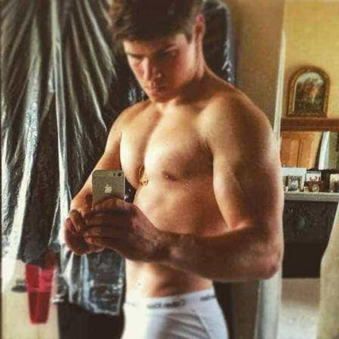 Conheça o primo dos príncipes William e Harry, que está bombando na web