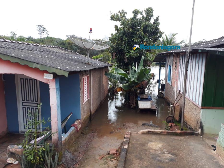 Cheia no Rio Candeias ultrapassa marca histórica Cheia no Rio Candeias ultrapassa marca histórica