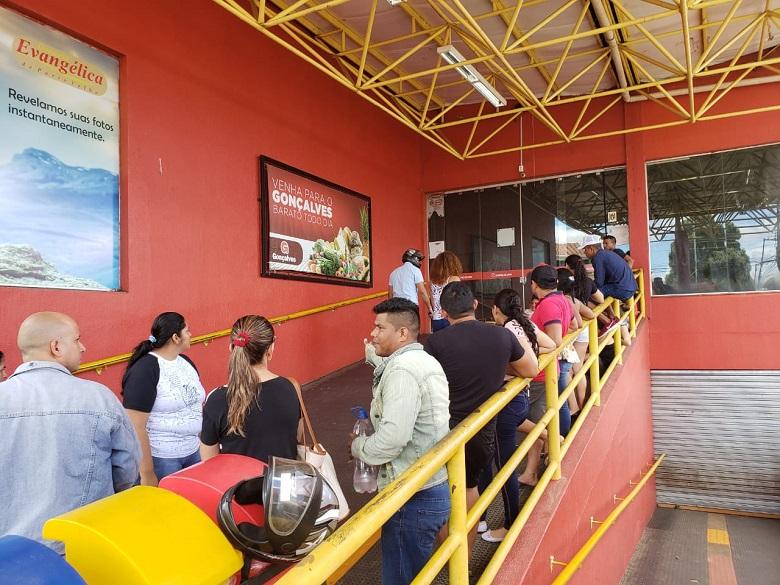 PORTO VELHO:Trabalhadores da rede Gonçalves realizam novo protesto em busca de salário PORTO VELHO:Trabalhadores da rede Gonçalves realizam novo protesto em busca de salário