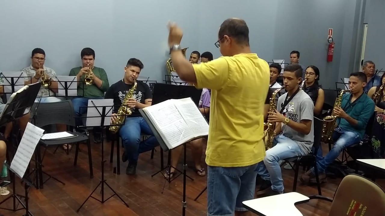 ROLIM DE MOURA: Orquestra Sinfônica da PM reinicia atividades