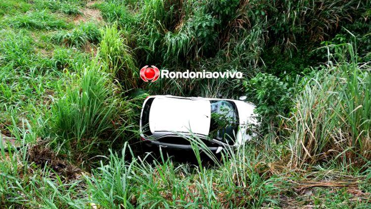 PORTO VELHO: Carro cai dentro de córrego na Jorge Teixeira e deixa mulher ferida PORTO VELHO: Carro cai dentro de córrego na Jorge Teixeira e deixa mulher ferida