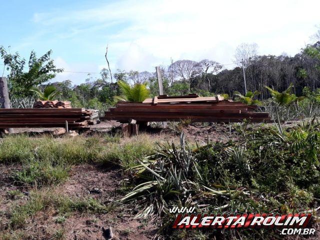 Pimenta Bueno – PM e justiça realizam Reintegração de Posse em área invadida Pimenta Bueno – PM e justiça realizam Reintegração de Posse em área invadida
