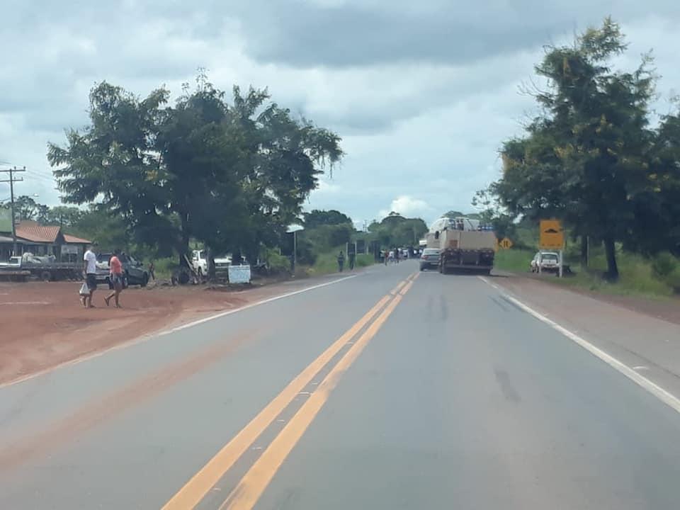 URGENTE: Índios fecham ponte do Riozinho na BR 364 em Cacoal URGENTE: Índios fecham ponte do Riozinho na BR 364 em Cacoal