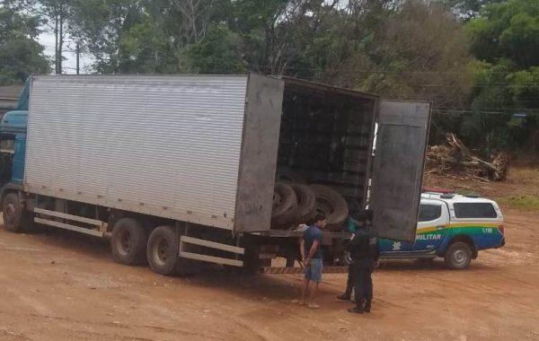 BR-364: ladrões atacam caminhoneiros, roubam pneus e deixam carretas no toco BR-364: ladrões atacam caminhoneiros, roubam pneus e deixam carretas no toco