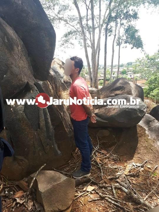Jaru: Após bater veículo dois são conduzidos pela PM por suspeita de furto. Jaru: Após bater veículo dois são conduzidos pela PM por suspeita de furto.