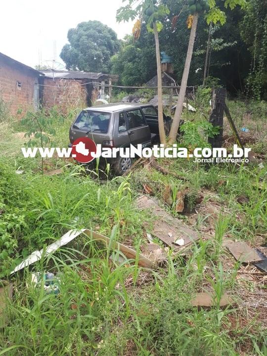 Jaru: Após bater veículo dois são conduzidos pela PM por suspeita de furto. Jaru: Após bater veículo dois são conduzidos pela PM por suspeita de furto.