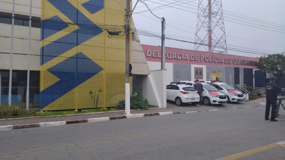 Tentativa de roubo a bancos termina com 11 mortos após tiroteio em Guararema, SP Tentativa de roubo a bancos termina com 11 mortos após tiroteio em Guararema, SP