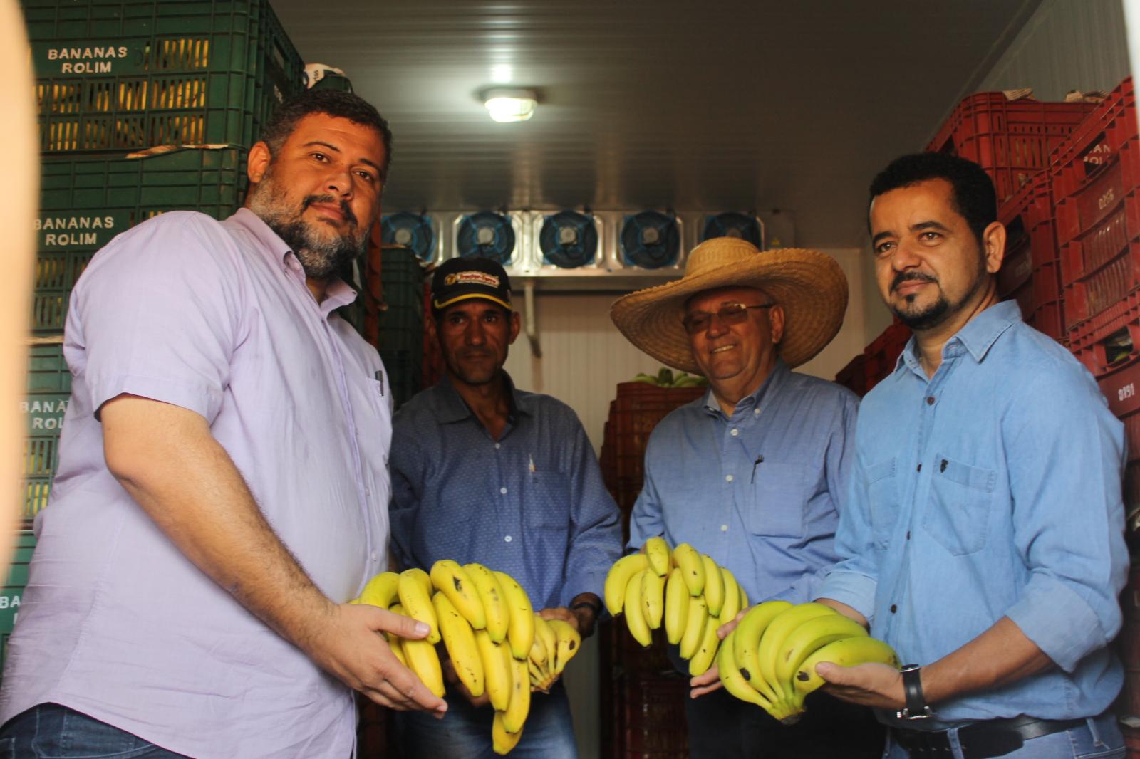 ROLIM DE MOURA: Dr. Lauro acompanha autoridades durante visita à empresa Laranjas Rolim ROLIM DE MOURA: Dr. Lauro acompanha autoridades durante visita à empresa Laranjas Rolim