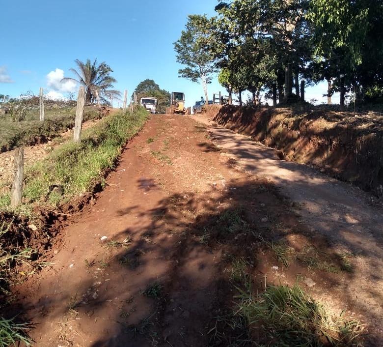 A pedido do Vereador Aldo Júlio, Secretaria de Obras recupera travessão na zona rural de Rolim de Moura A pedido do Vereador Aldo Júlio, Secretaria de Obras recupera travessão na zona rural de Rolim de Moura
