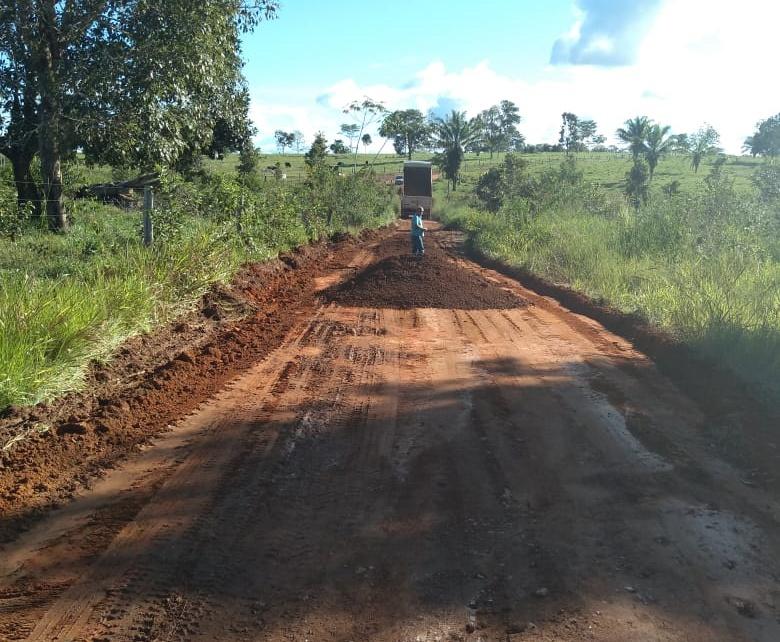 A pedido do Vereador Aldo Júlio, Secretaria de Obras recupera travessão na zona rural de Rolim de Moura A pedido do Vereador Aldo Júlio, Secretaria de Obras recupera travessão na zona rural de Rolim de Moura
