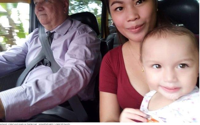 Jovem de 23 anos sobre casamento a distância com homem de 71: “Somos felizes” Jovem de 23 anos sobre casamento a distância com homem de 71: “Somos felizes”