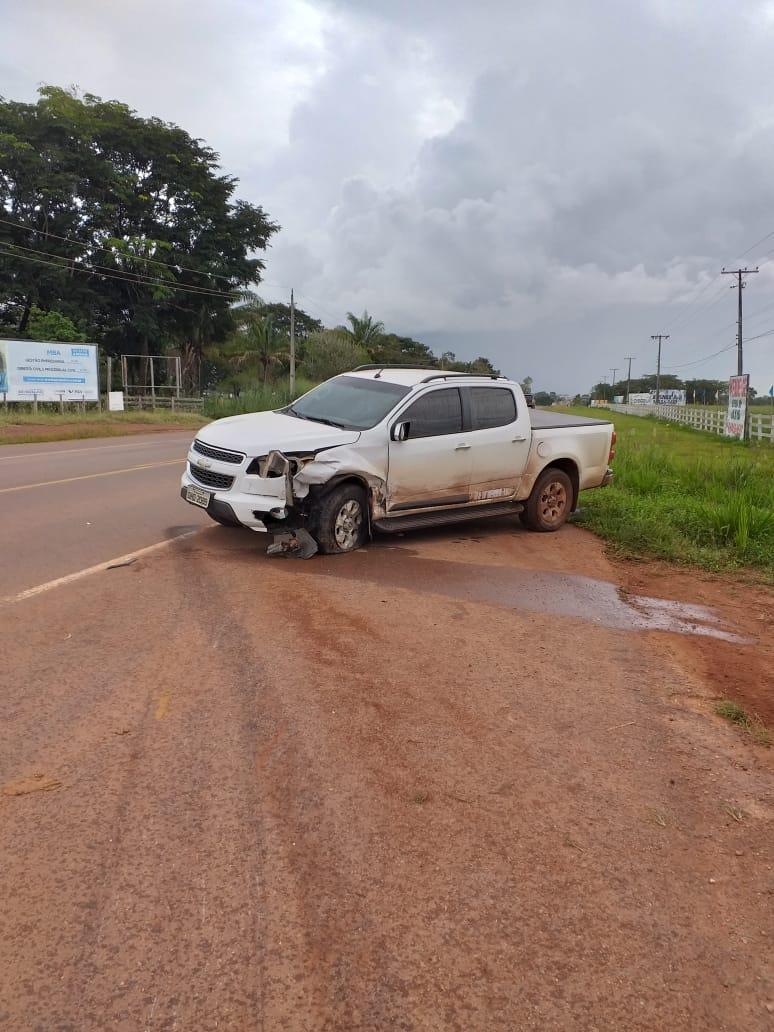 ROLIM DE MOURA: Vítima é socorrida ao hospital após colisão envolvendo três veículos na RO-10