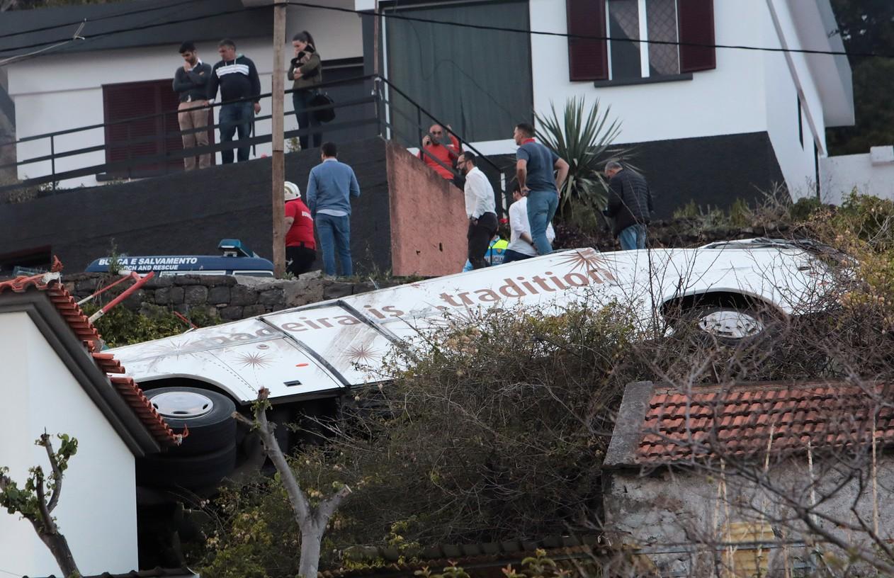 Acidente de ônibus deixa mais de 20 mortos Acidente de ônibus deixa mais de 20 mortos