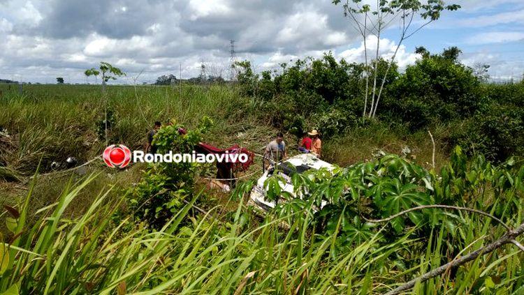 EMBRIAGUEZ: Corolla capota com seis pessoas na BR-364 e garimpeiro morre EMBRIAGUEZ: Corolla capota com seis pessoas na BR-364 e garimpeiro morre