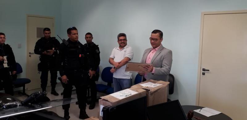 Rolim de Moura - Vara do Trabalho doa material antitumulto para o Grupo de Ações Penitenciárias
