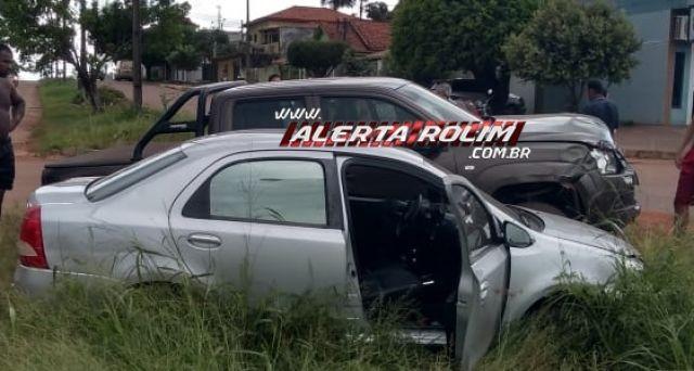 Rolim de Moura – Camionete avança via e colide em carro de passeio no Bairro Planalto Rolim de Moura – Camionete avança via e colide em carro de passeio no Bairro Planalto