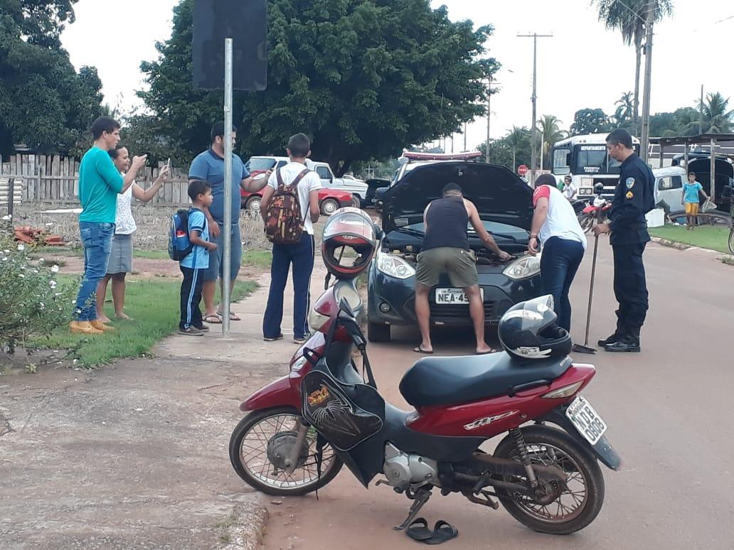 SÃO FRANCISCO: Mulher busca filho na creche e criança avista cobra no motor do carro - VÍDEO SÃO FRANCISCO: Mulher busca filho na creche e criança avista cobra no motor do carro - VÍDEO