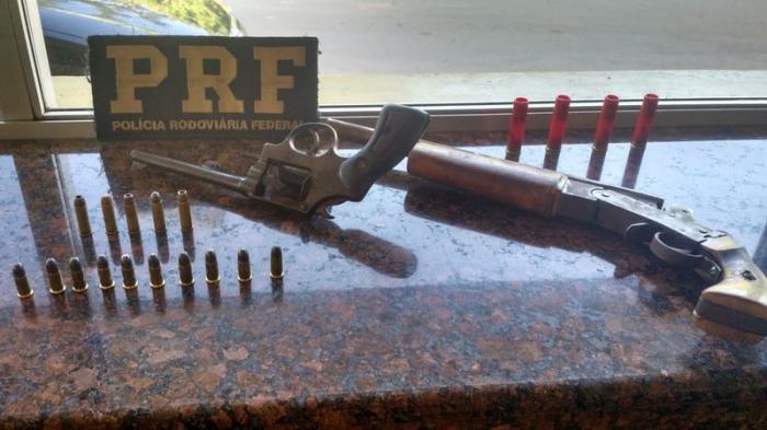 De Rolim de Moura, ex-presidiário é preso pela PRF com duas armas de fogo, em Jí-Paraná De Rolim de Moura, ex-presidiário é preso pela PRF com duas armas de fogo, em Jí-Paraná