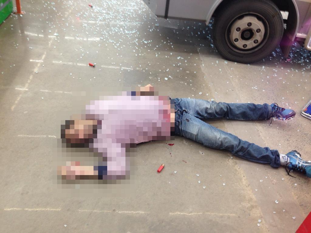 Tiroteio no Atacadão do Tijucal causa pânico e correria; 3 bandidos morreram Tiroteio no Atacadão do Tijucal causa pânico e correria; 3 bandidos morreram
