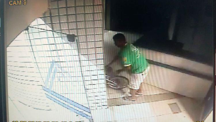 FILMADO: Polícia prende homem que invadiu agência bancária e cometeu crime
