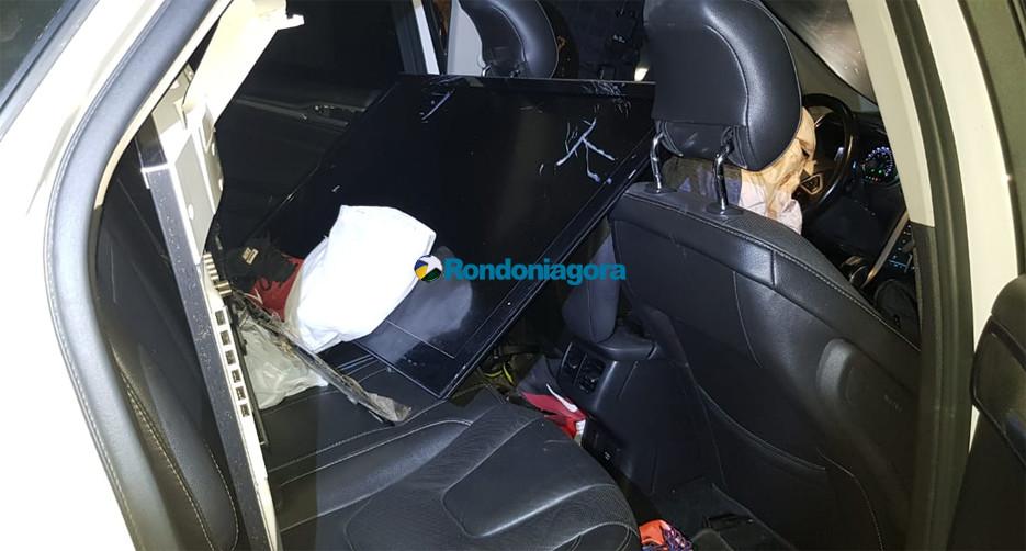 Bando rouba carro, R$ 5 mil e eletrônicos em casa da Capital e agride vítimas em busca de arma Bando rouba carro, R$ 5 mil e eletrônicos em casa da Capital e agride vítimas em busca de arma