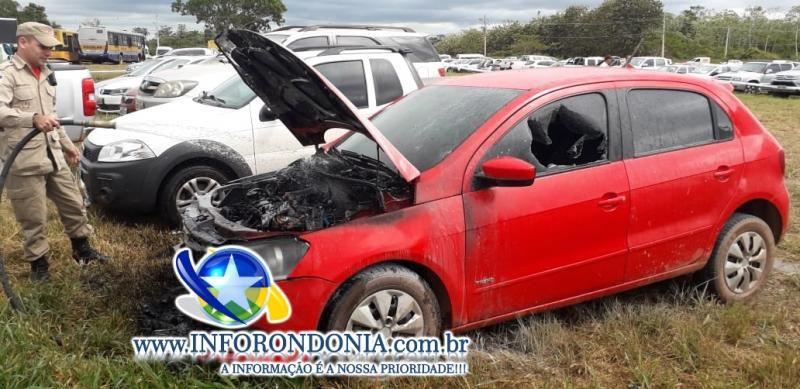 Sinistro! Carro Pega Fogo No Estacionamento Da Rondônia Rural Show, E Atinge Mais Dois Veículos