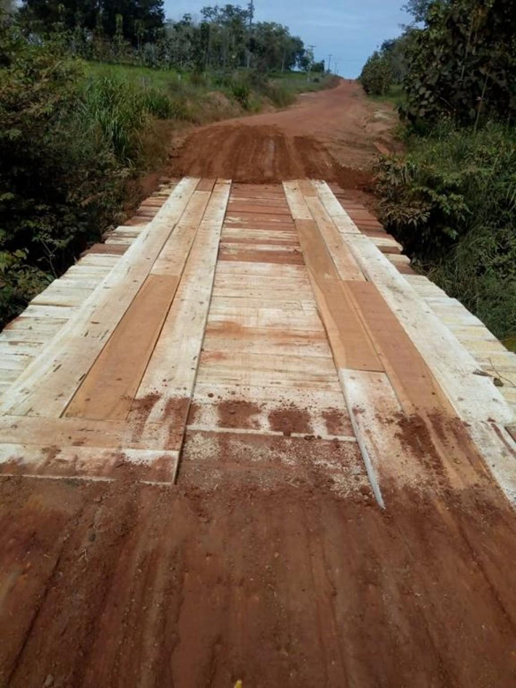 Rolim de Moura – Prefeitura recupera ponte da linha 200 sul