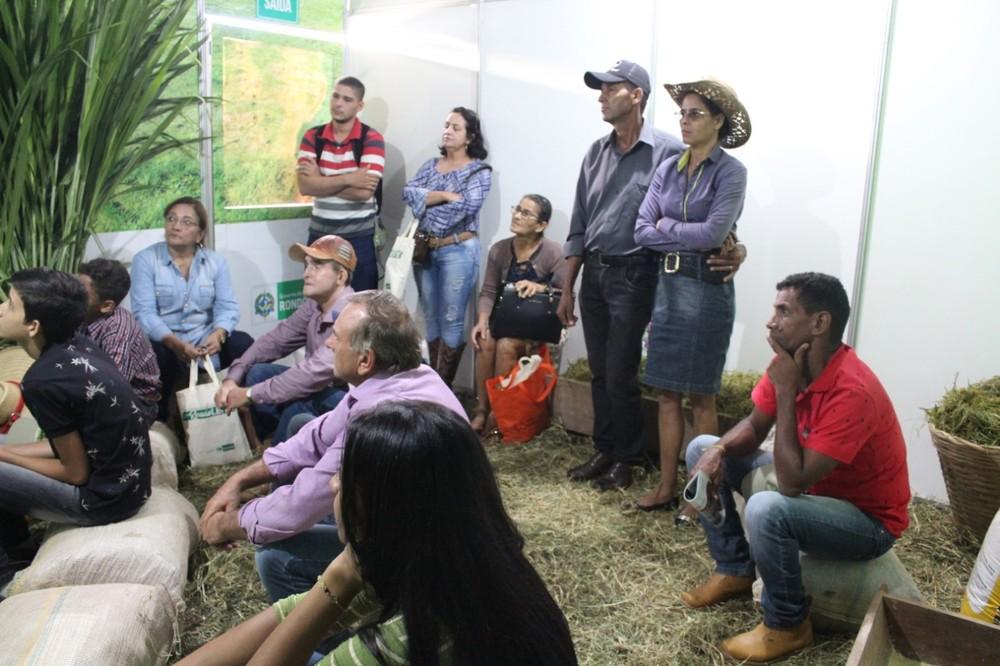 Caminhos do café, leite e peixe encantam visitantes da Rondônia Rural Show em Ji-Paraná, RO Caminhos do café, leite e peixe encantam visitantes da Rondônia Rural Show em Ji-Paraná, RO